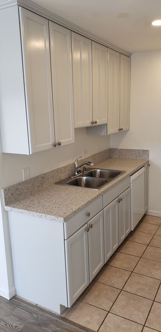 Building Photo - 1 Month Free Rent!!Renovated La Mesa Village 2BR/2BA Condo