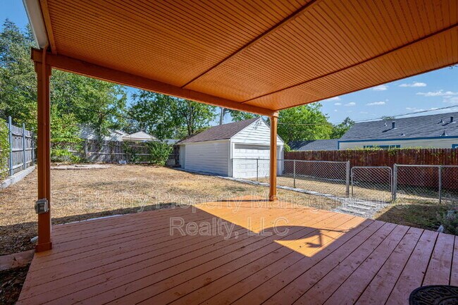Building Photo - 3824 Collinwood Ave