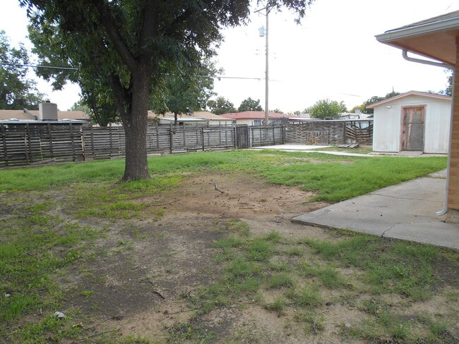 Building Photo - 3BR/2BA home.
