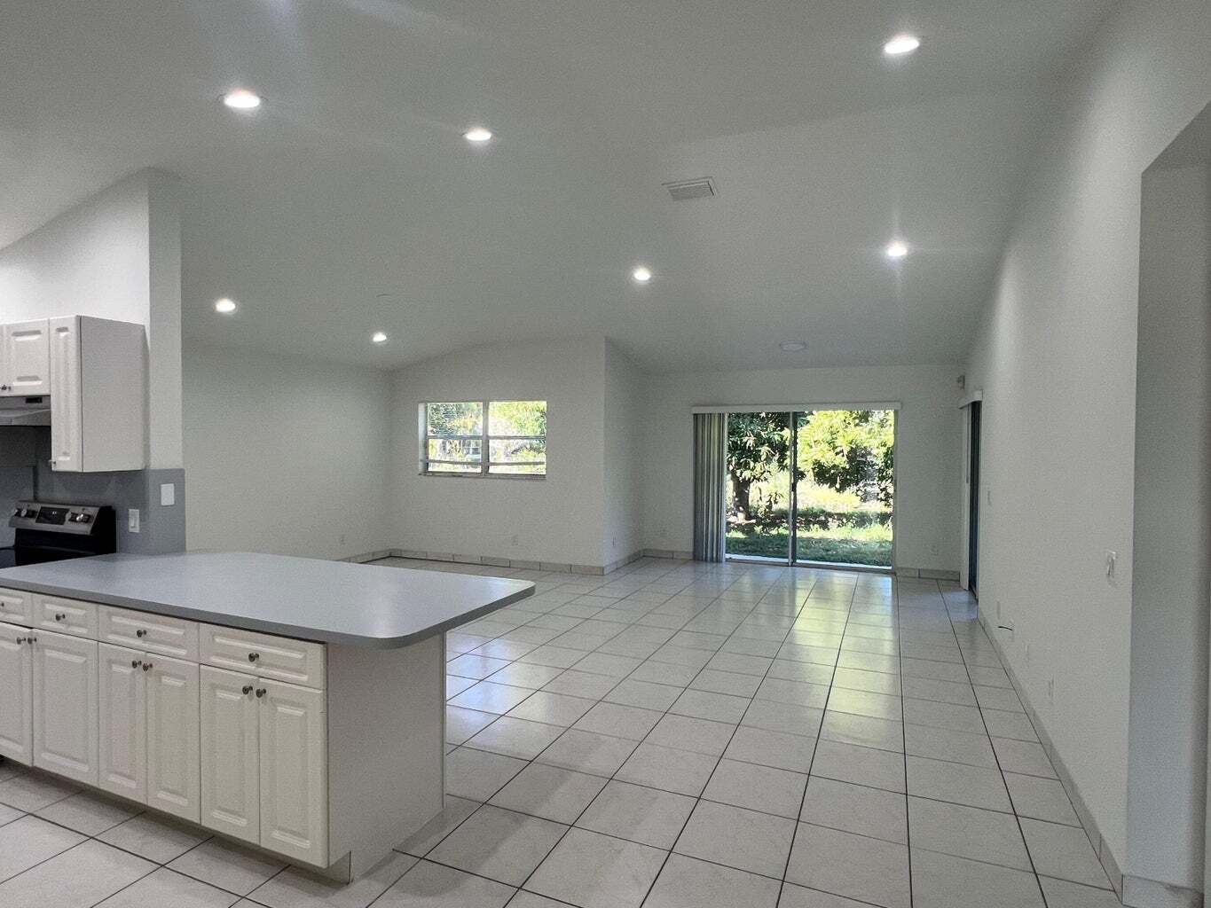 Building Photo - 1096 Staghorn St