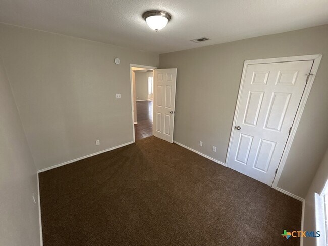 Building Photo - 4507 Lonesome Dove Dr
