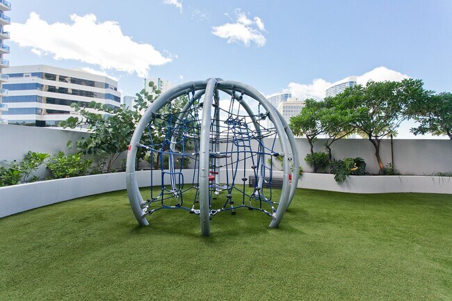 Building Photo - 1388 Kapiolani Blvd
