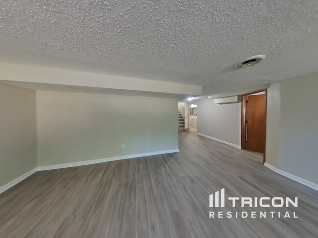 Building Photo - 3601 Christine Pl