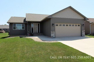Primary Photo - Spacious 4 Bedroom 3 Bathroom home with Va...