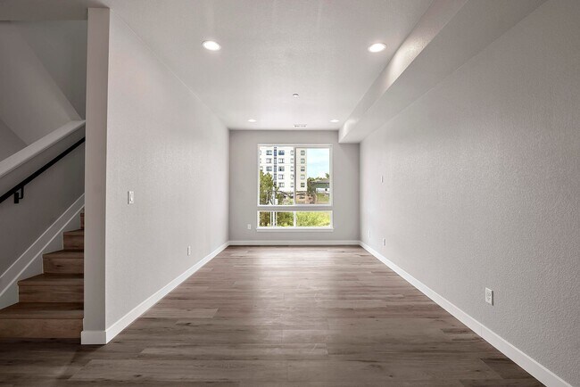 Building Photo - Beautiful End Unit at Overlook Station