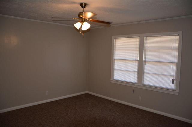 Building Photo - 425 W McNeese St