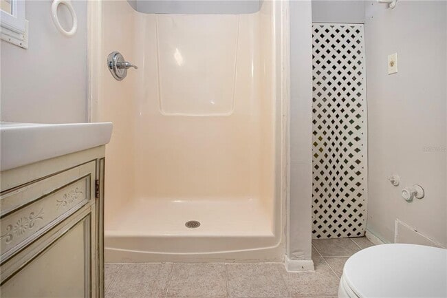 Building Photo - 802 Buttonwood Dr