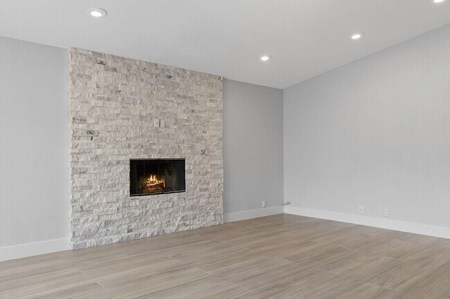 Building Photo - 54140 Avenida Mendoza