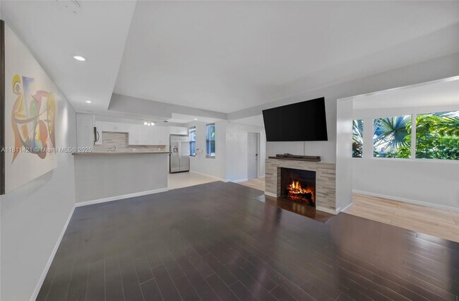 Primary Photo - 12125 NE 5th Ave