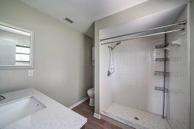 Building Photo - “Spacious 3-Bed Retreat with Granite Elega...