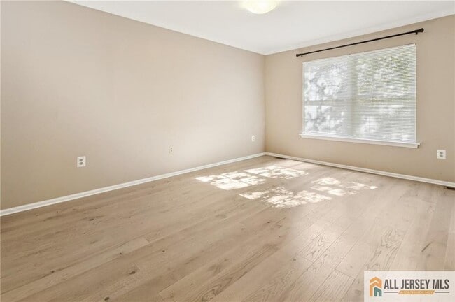 Building Photo - 10 Brookline Ct