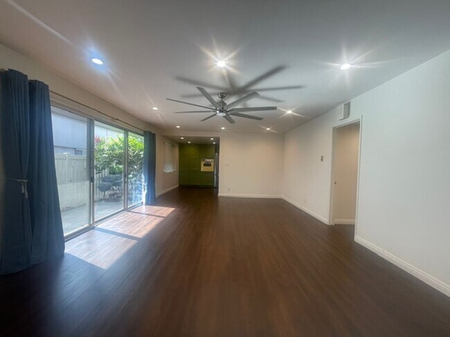 Building Photo - Coming Soon- Spacious Torrance 2 Bed/2 Bat...