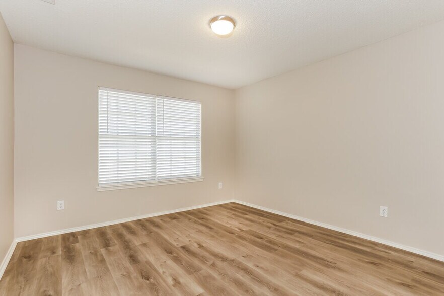 Building Photo - 8132 Fox Chase Dr