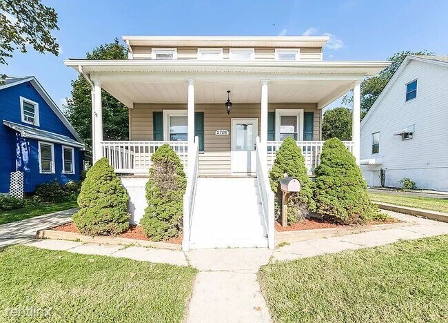 Building Photo - 3 br, 1.5 bath House - 2708 White Ave