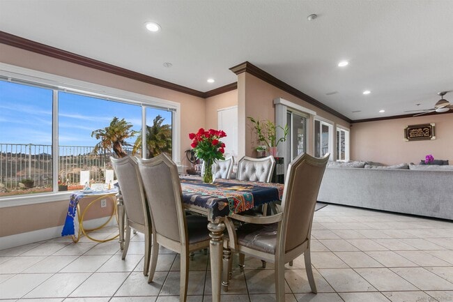 Building Photo - 10394 Valley Waters Dr