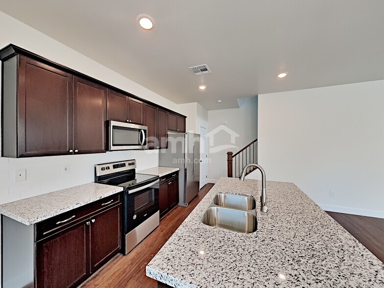 Building Photo - 1479 Garden Swing Ave