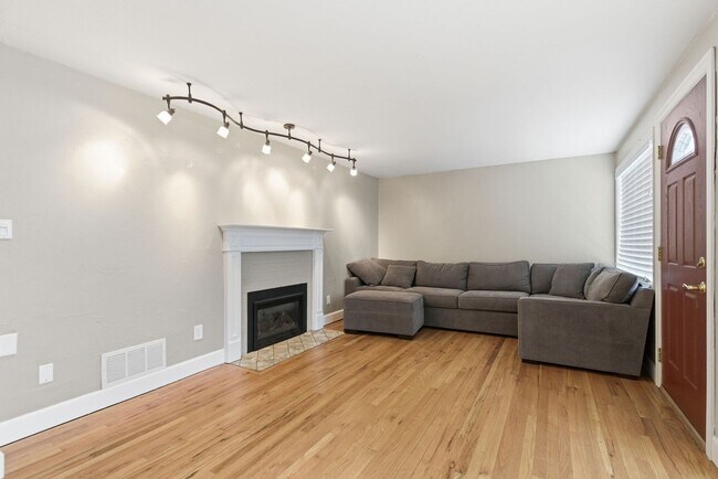 Building Photo - Modern & Cozy Spokane Retreat | Prime Location Near South Hill