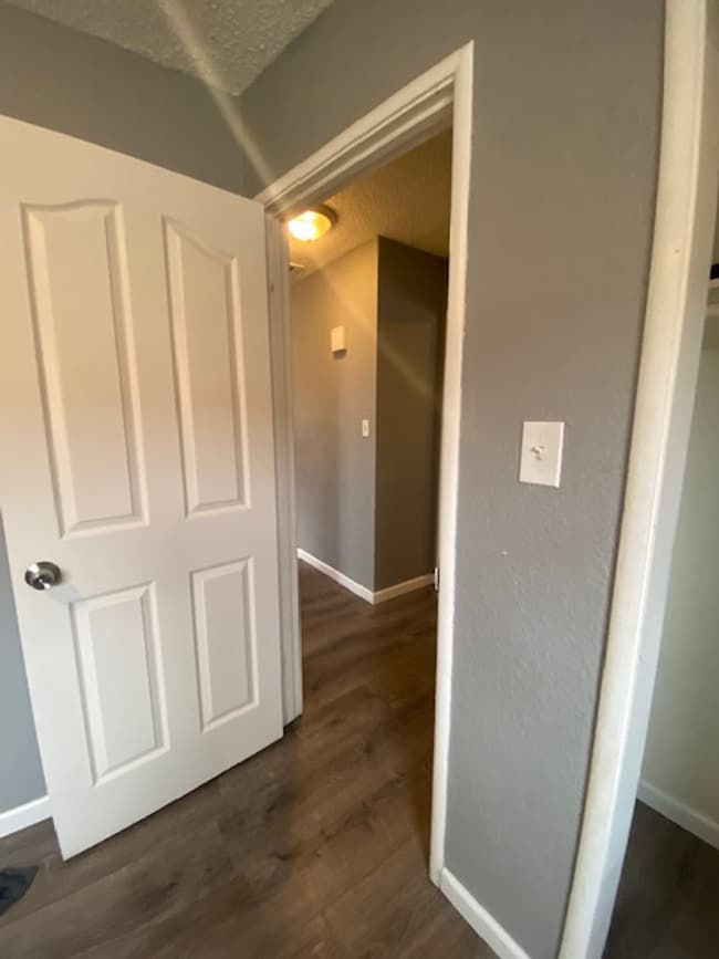 Building Photo - Hedges Ave