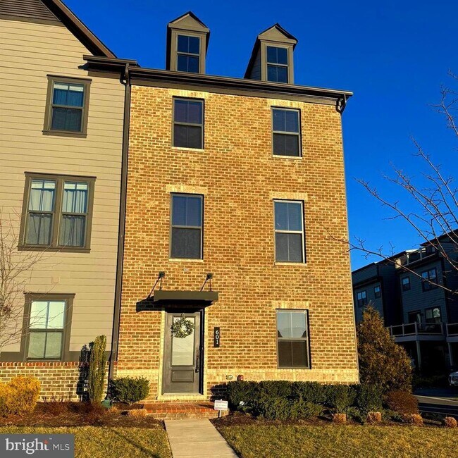 Building Photo - 601 Colindale St