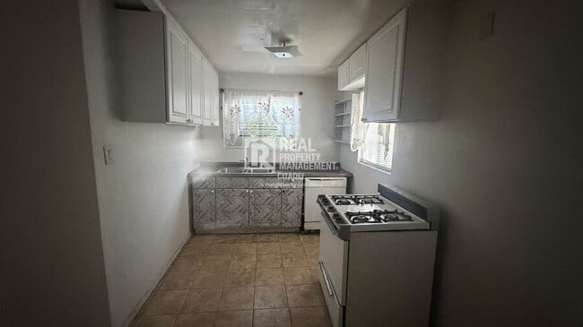 Building Photo - 170 E Claremont-