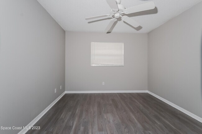 Building Photo - 159 NW Avens St