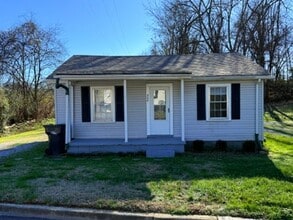 Building Photo - Charming and Affordable Home on quiet street (2 bedroom/1 bath)
