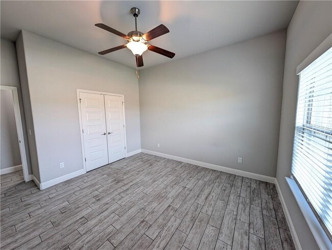 Building Photo - 5602 Sapphire Dr