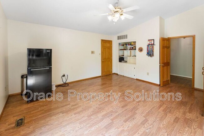 Building Photo - 5360 Red Lake Ct