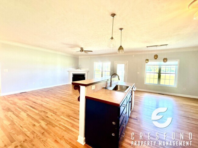 Building Photo - CHARMING 3 BEDROOM READY FOR MOVE IN TODAY!