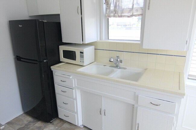 Building Photo - 9217 Alcott St