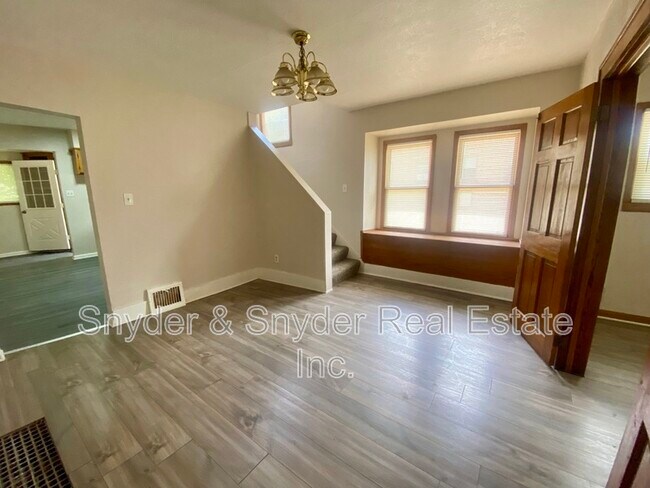 Building Photo - 93 Jewett St