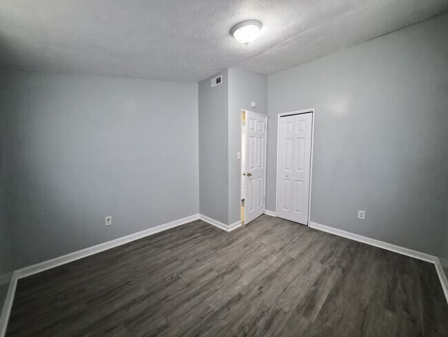 Building Photo - 4709 Ribble Rd