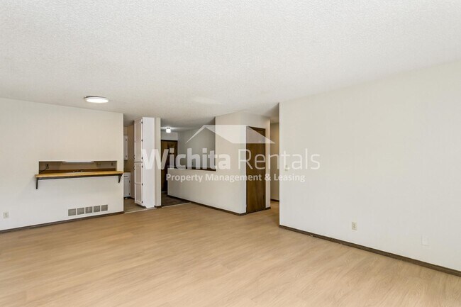 Building Photo - 2337 N Rutland Ct