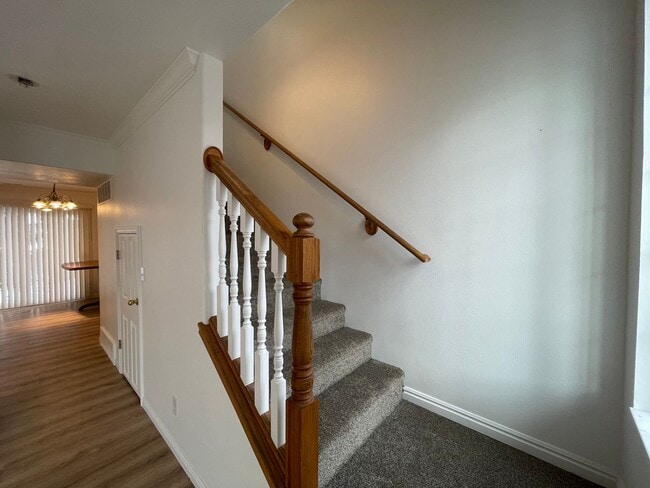 Building Photo - 3 Bedroom Townhome by BYU