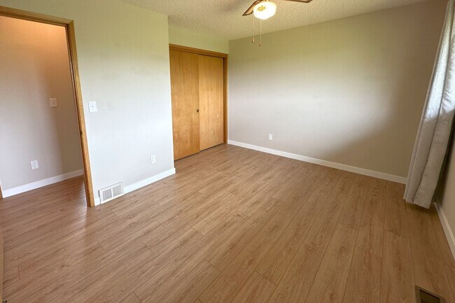 Building Photo - 3 bd Rambler in View Ridge Neighborhood
