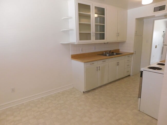 Building Photo - Close to CMU/St Mary's