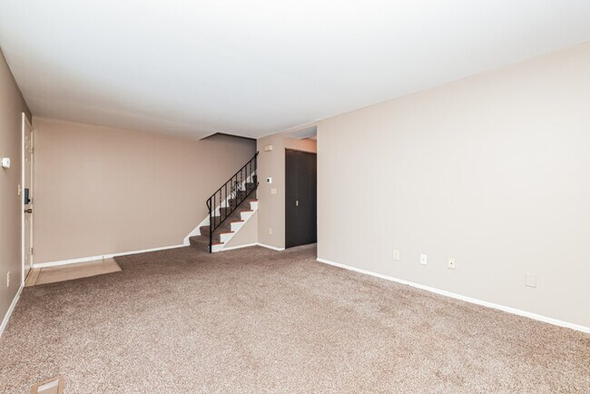 Building Photo - 5877 Taylorsville Rd