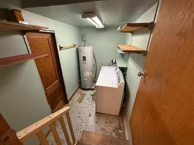 Building Photo - 1940 Ives Way Ln