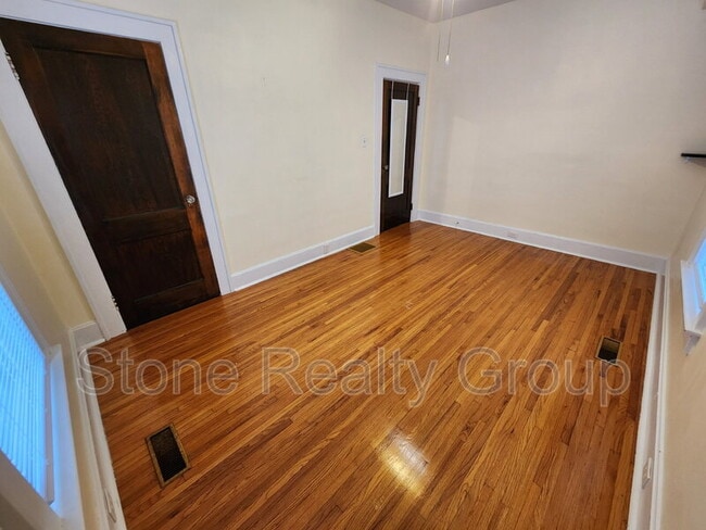 Building Photo - 235 S 24th St