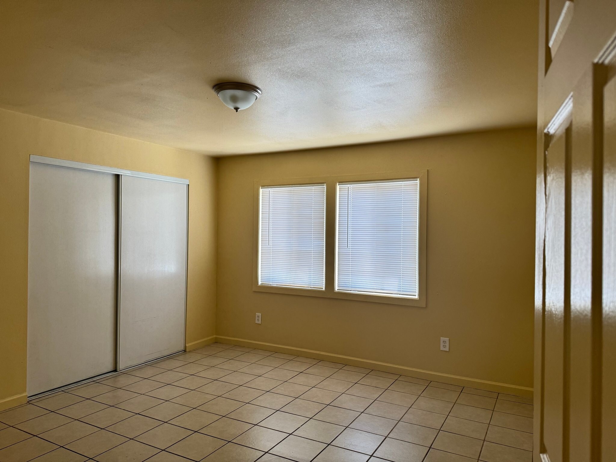 Building Photo - 15268 Center St