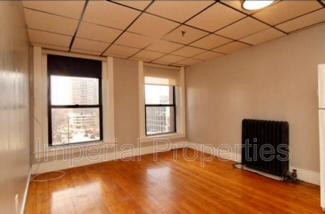 Primary Photo - 1061 Elm St