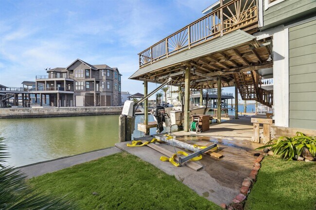 Building Photo - 339 Admiral Cir