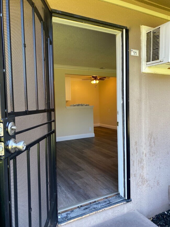 Building Photo - Welcome to SkyView Villa & Somerset Apartments!