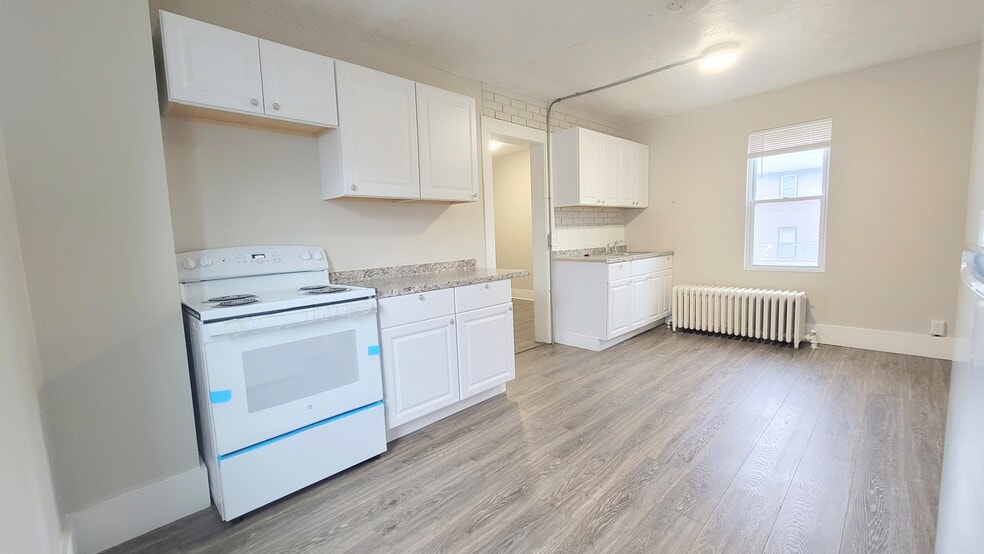 Building Photo - 3988 Lake Ave