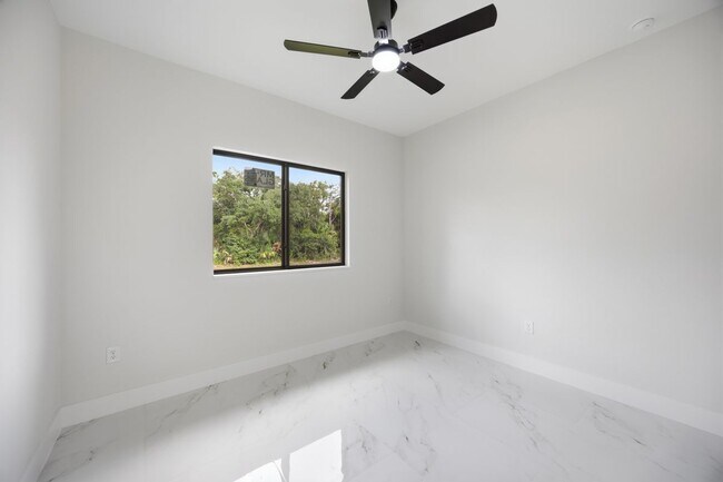 Building Photo - 1299 Barton Ave
