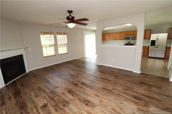 Building Photo - 5 Bellmore Ct