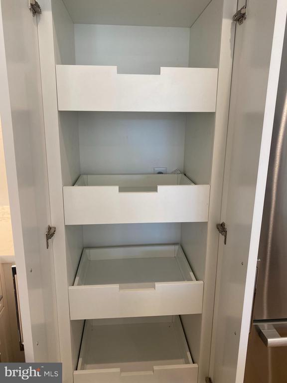 Building Photo - 811 N Columbus St