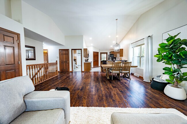 Building Photo - 3400 Riverstone Ct