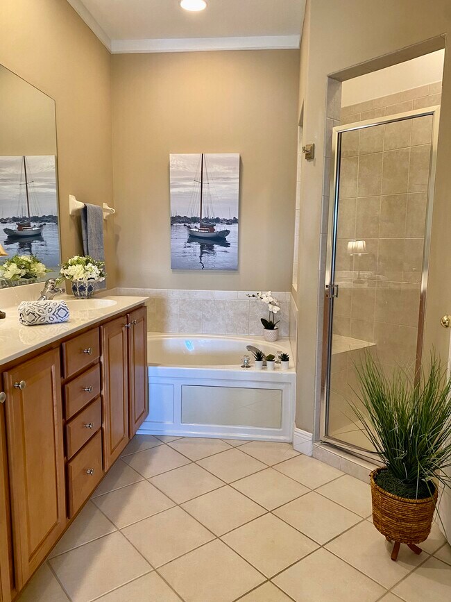 Building Photo - 4532 Whispering Oaks Dr