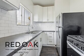 Building Photo - 250 Loma Dr